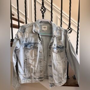 Almost Famous Distressed Light Wash Frayed Denim Jacket – size Large